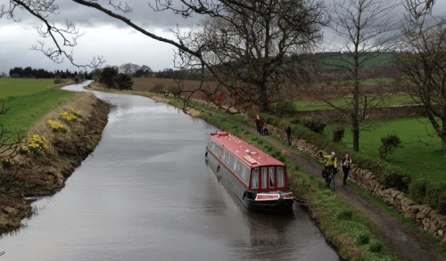 Towpath monotony. Sometimes you can see fluorescent dots of other runners ahead of you but most often not!